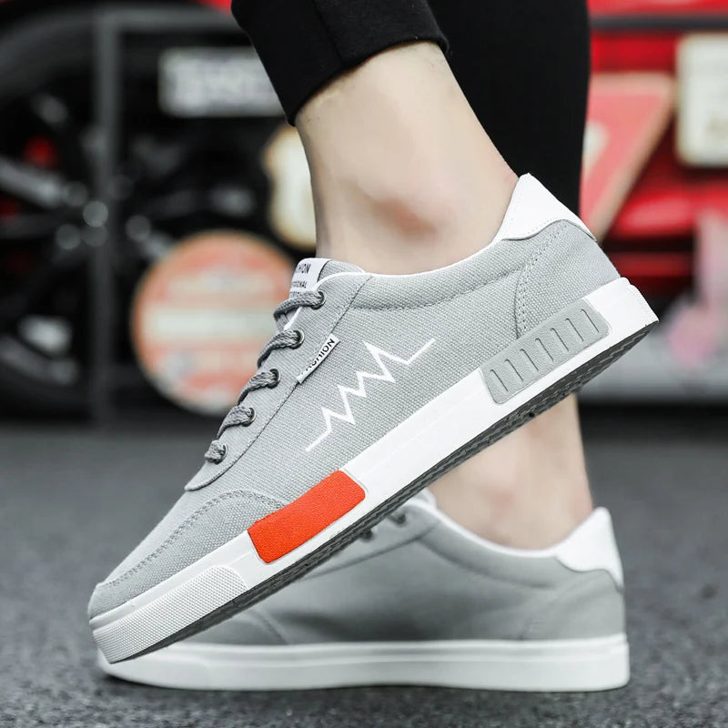 2025 New Black Trendy Canvas Shoes for Men in Summer Low Cut Casual Board Shoes for Men Casual Solid Color Simple Commuting Shoe