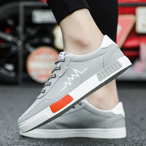 2025 New Black Trendy Canvas Shoes for Men in Summer Low Cut Casual Board Shoes for Men Casual Solid Color Simple Commuting Shoe